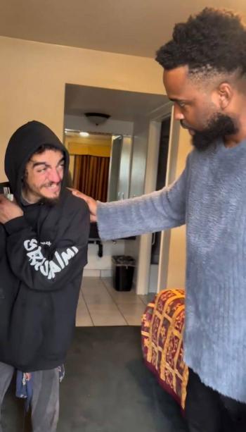 Daniel Curtis Lee apoya a su excompa&ntilde;ero Tylor Chase tras ser visto en situaci&oacute;n de calle
