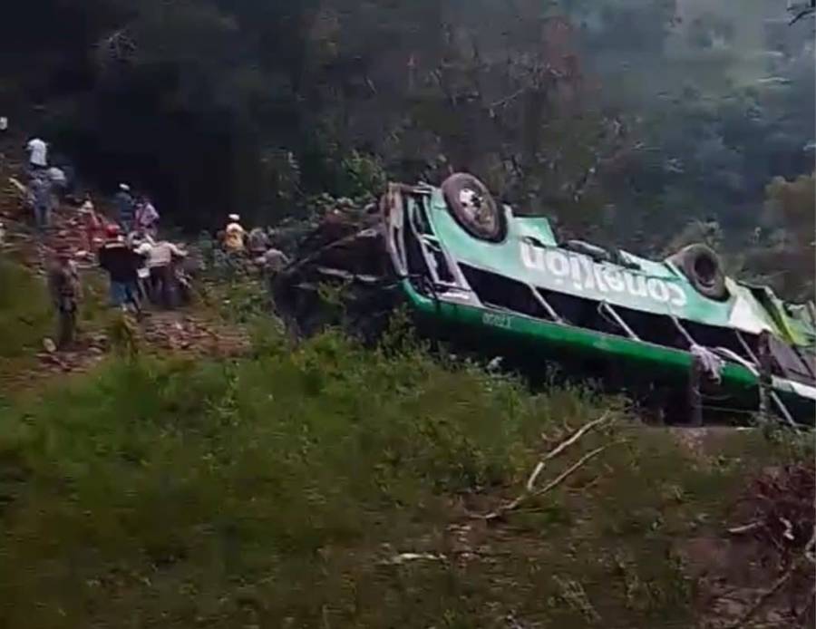 Accidente de autobús en Veracruz deja ocho muertos y 19 heridos en Nochebuena