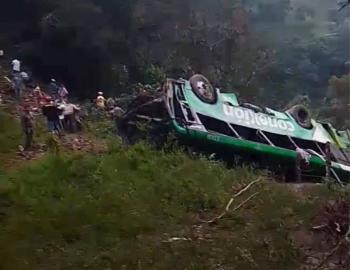 Accidente de autob&uacute;s en Veracruz deja ocho muertos y 19 heridos en Nochebuena