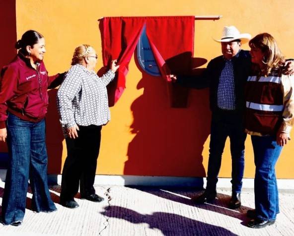 Gobernador David Monreal inaugura muro perimetral en primaria de Tanque Nuevo, Zacatecas