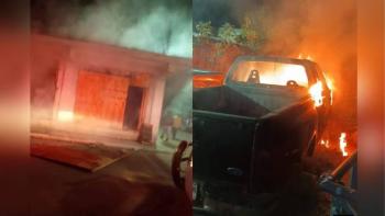 Atacan veh&iacute;culos y viviendas de exalcalde en Puebla