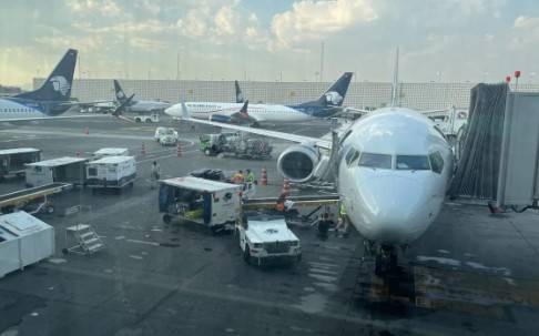 Aerom&eacute;xico repite como la aerol&iacute;nea m&aacute;s puntual del mundo en 2025
