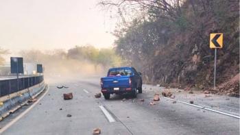 Derrumbes en la Autopista del Sol tras sismo en Guerrero bloquean la circulaci&oacute;n