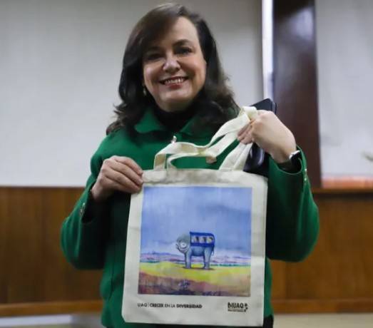 UAQ celebra 15 años de la Biblioteca Infantil con el filme Acariciando con palabras