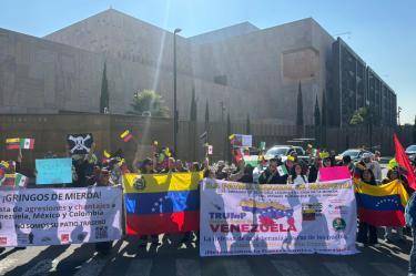 Venezolanos protestan en CDMX contra intervención militar de Estados Unidos en Venezuela