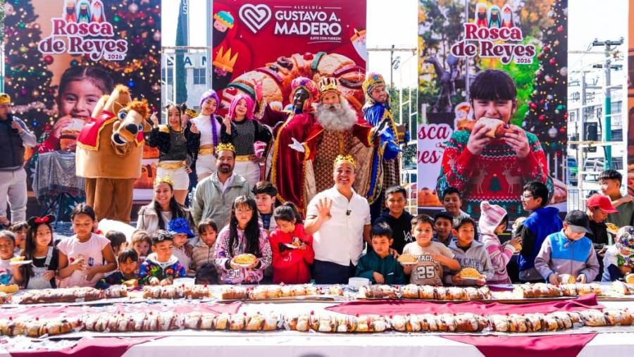 Janecarlo Lozano reparte Roscas de Reyes y fomenta la convivencia en la GAM