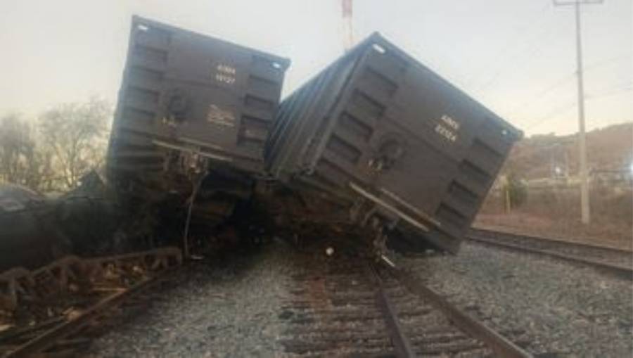 Tren de carga se descarrila en Agua Zarca, Sonora; autoridades controlan la situación