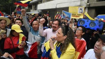 Colectivos y migrantes se movilizan en CDMX por la situaci&oacute;n pol&iacute;tica en Venezuela