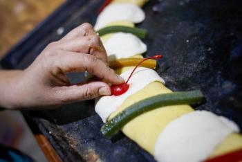 Puebla logra r&eacute;cord Guinness con una rosca de Reyes de seis kil&oacute;metros