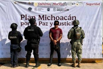 Operativo en Michoac&aacute;n deja 12 detenidos, veh&iacute;culos asegurados y toma clandestina desmantelada