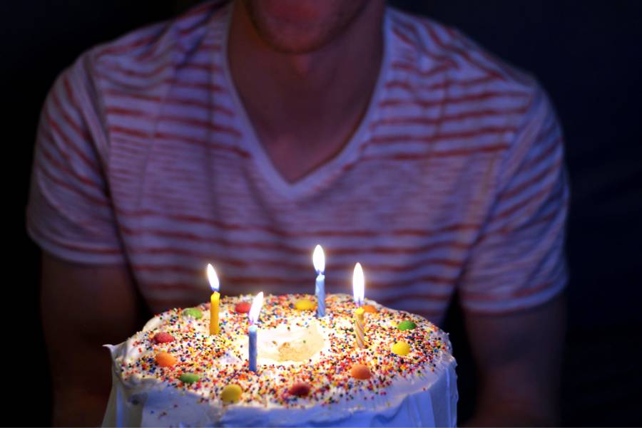 Plantean incorporar el cumplea&ntilde;os como derecho laboral con descanso o remuneraci&oacute;n adicional
