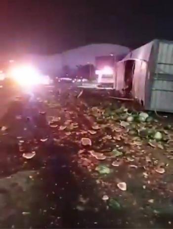 Intento de asalto en la M&eacute;xico-Quer&eacute;taro provoca choque de tr&aacute;iler contra caseta de Tepotzotl&aacute;n
