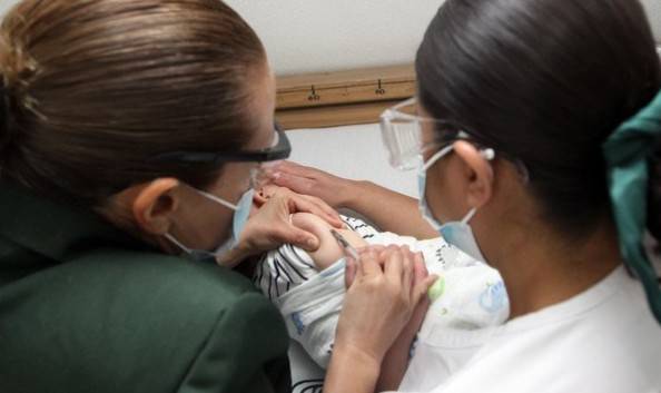 M&eacute;xico mantiene 35 a&ntilde;os sin poliomielitis gracias a vacunaci&oacute;n con hexavalente en el IMSS