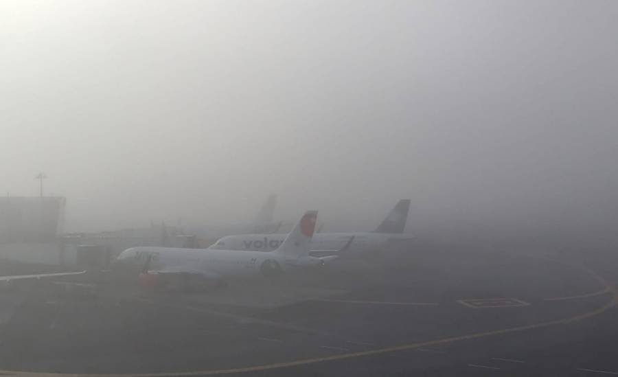 Neblina obliga a detener vuelos en el AICM