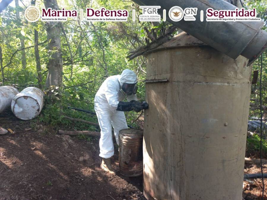 Marina desmantela narcolaboratorios de metanfetamina en Durango, Sinaloa y Michoac&aacute;n