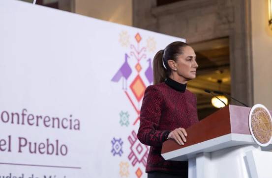 Sheinbaum confunde la realidad con un video generado por inteligencia artificial