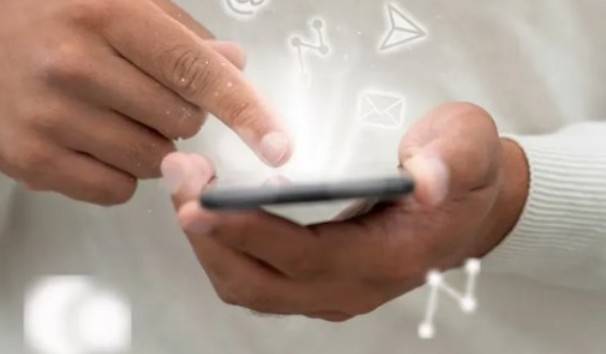 C&oacute;mo los algoritmos de redes sociales influyen en nuestras emociones y decisiones