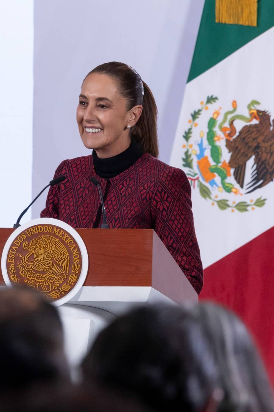 Sheinbaum pide debate sobre uso de IA ante su uso para fraudes y desinformaci&oacute;n