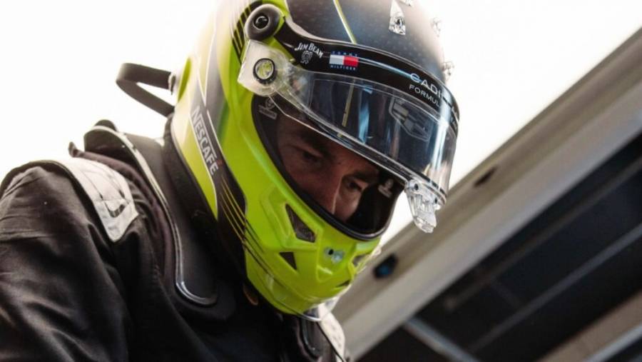 Checo Pérez estrena el monoplaza de Cadillac en Silverstone rumbo a la Fórmula Uno 2026