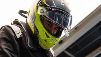 Checo P&eacute;rez estrena el monoplaza de Cadillac en Silverstone rumbo a la F&oacute;rmula Uno 2026
