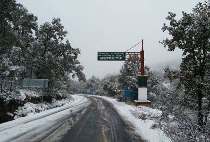 Nevado de Colima amaneció cubierto de nieve y sorprendió a visitantes en Jalisco