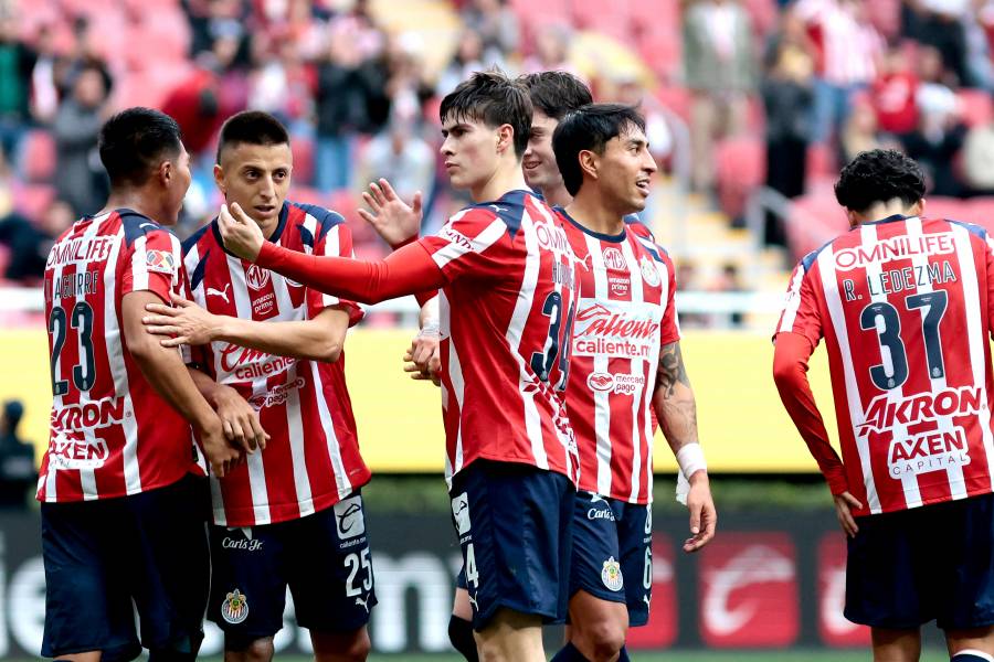 Chivas logra tercer triunfo y lidera el Clausura; Cruz Azul venció a su vecino Puebla