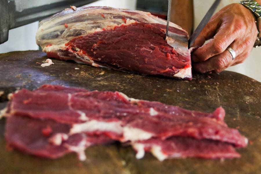 México rompe una década de superávit en carne de res y enfrenta déficit comercial