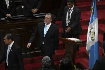 Presidente de Guatemala decreta estado de sitio tras asesinato de ocho polic&iacute;as por pandilleros