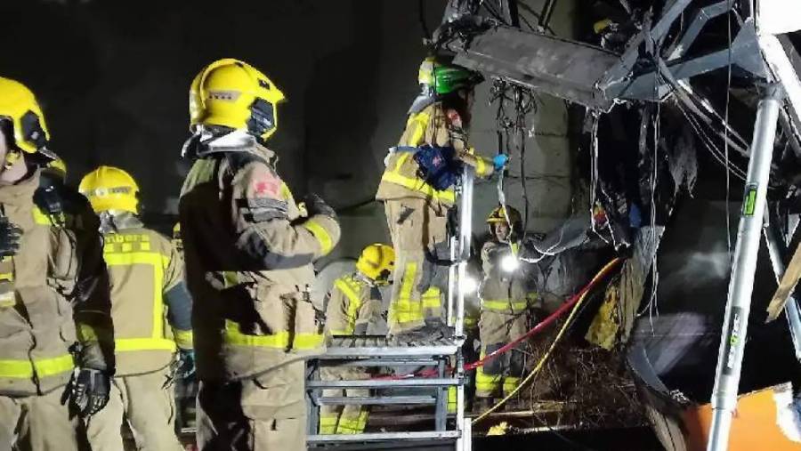 Accidente ferroviario en Cataluña: un muerto y varios heridos tras choque de tren con muro desplomado
