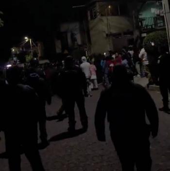 Intentan linchar a dos j&oacute;venes en Iztapalapa por un robo de 550 pesos