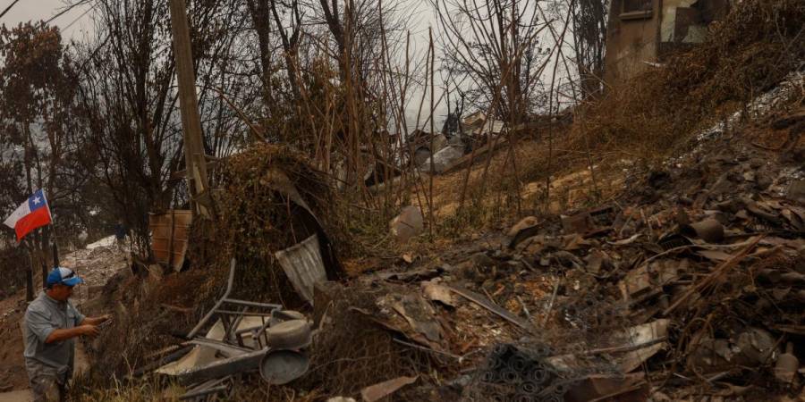 Damnificados en Chile imploran por ayuda tras incendios AFP