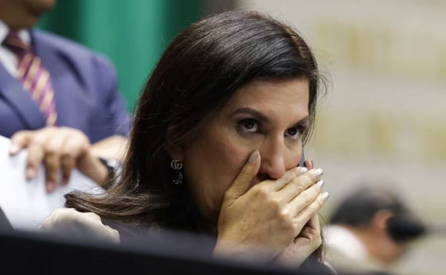 Kenia López Rabadán reacciona en plena sesión y realiza llamada tras comentario de asesor