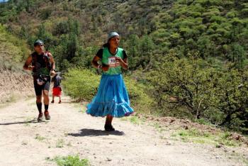 Chihuahua exhibe la cultura rar&aacute;muri con carrera pedestre en la FITUR de Madrid