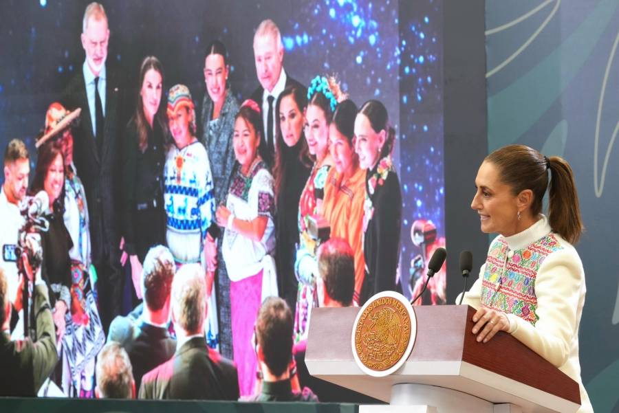 Visita de los reyes de Espa&ntilde;a al estand de M&eacute;xico marca gesto simb&oacute;lico, afirma Sheinbaum