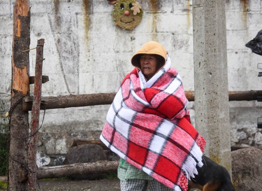 Frente frío mantiene mañanas gélidas y cielo parcialmente nublado en la CDMX este jueves
