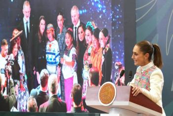 Visita de los reyes de Espa&ntilde;a al estand de M&eacute;xico marca gesto simb&oacute;lico, afirma Sheinbaum