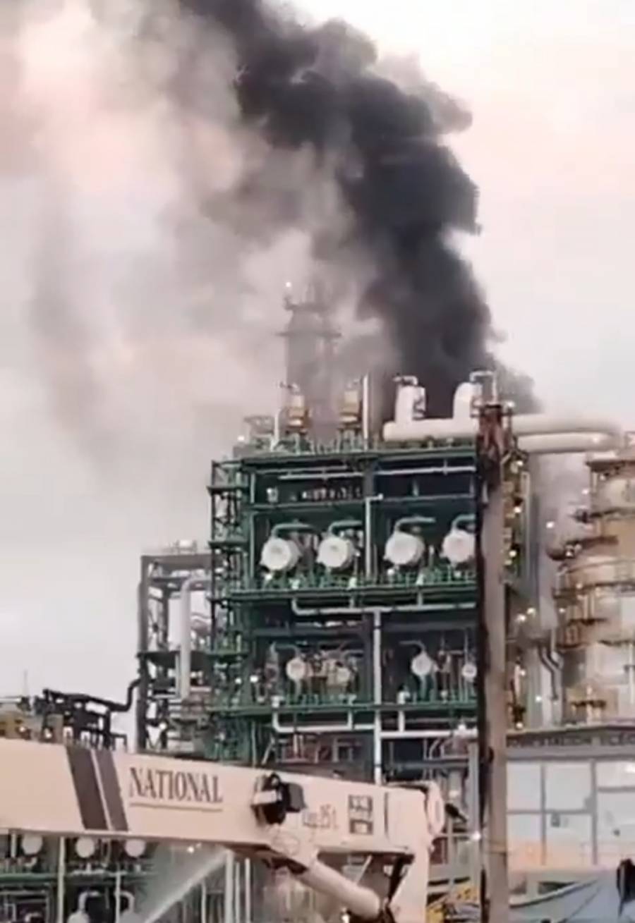 Refinería Olmeca opera con normalidad tras conato de incendio en una de sus áreas