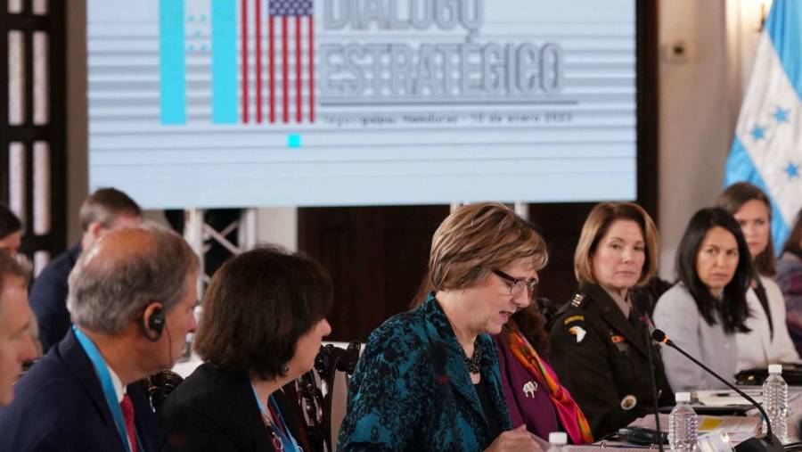 Qui&eacute;n es Laura Dogu, la diplom&aacute;tica elegida para encarar el retorno de EEUU a Venezuela
