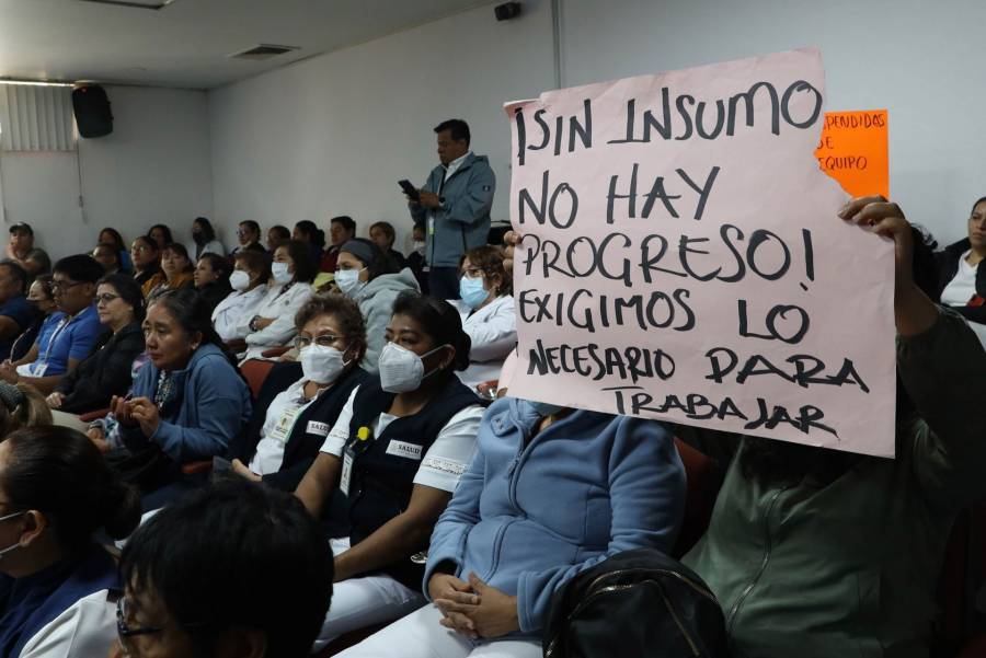 Personal de hospitales del oriente mexiquense se manifiesta por adeudos salariales y falta de prestaciones