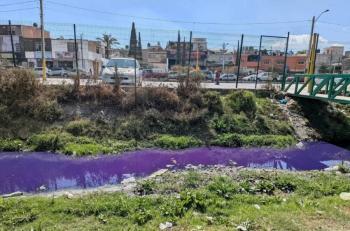 Investigan vertido de pintura que ti&ntilde;&oacute; de violeta dren pluvial en Santa Rosa J&aacute;uregui