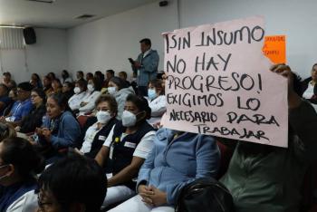 Personal de hospitales del oriente mexiquense se manifiesta por adeudos salariales y falta de prestaciones