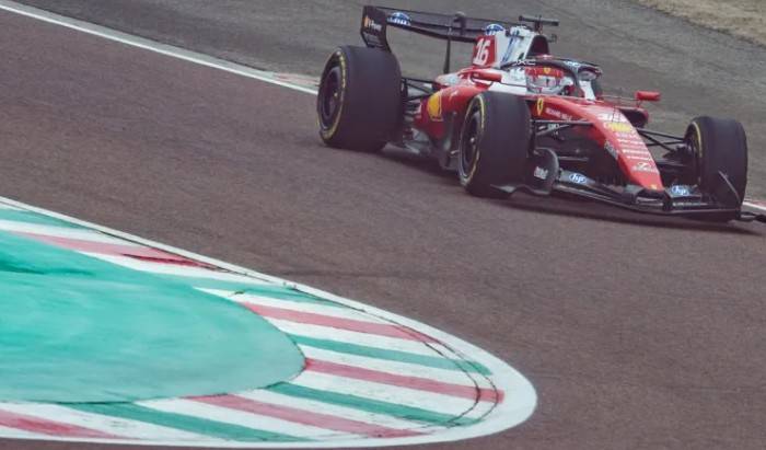 Hamilton estrena el nuevo Ferrari y advierte: “Es el mayor cambio regulatorio de mi vida”