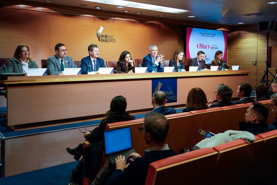 Chihuahua participa en Cumbre Internacional de Comunicaci&oacute;n y Turismo en FITUR 2026
