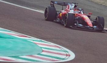 Hamilton estrena el nuevo Ferrari y advierte: “Es el mayor cambio regulatorio de mi vida”