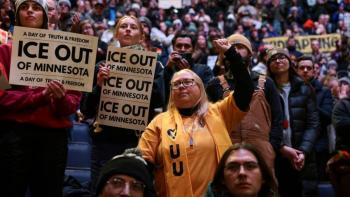 Manifestantes desaf&iacute;an temperaturas g&eacute;lidas en Minneapolis para exigir salida de ICE