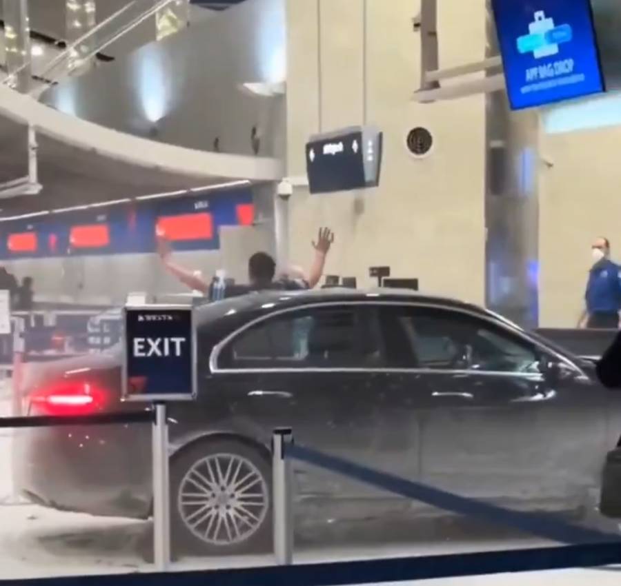 Auto se estrella en aeropuerto de Detroit y deja seis heridos