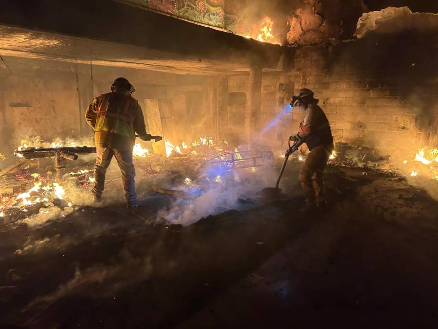 Incendio en ex Cine Tlatelolco moviliza a bomberos y autoridades en Cuauhtémoc