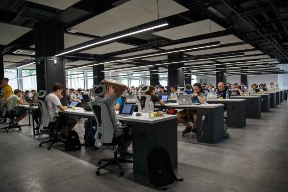 Mercado laboral cierra 2025 con m&aacute;s empleo y contrastes entre mujeres y hombres