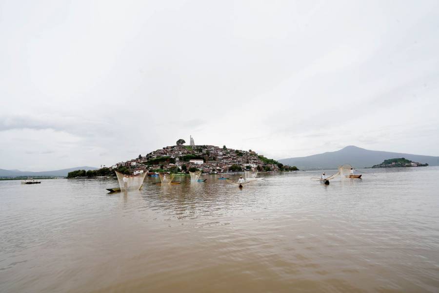 Avanza recuperaci&oacute;n del lago de P&aacute;tzcuaro tras ganar 500 hect&aacute;reas de espejo de agua en dos a&ntilde;os