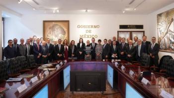 Sheinbaum se re&uacute;ne con Banxico y la banca para analizar perspectivas econ&oacute;micas